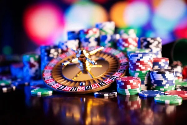 Blackjack betting layout with chip denominations displayed on paimon